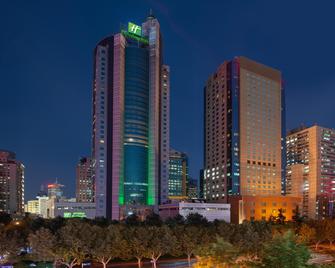 هوليدي إن شانغهاي بودونج، آن آي آيتش جي هوتل - شنغهاي - مبنى