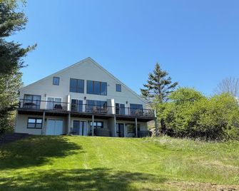 Stay at Midships for a one of a kind oceanside view! - Southwest Harbor - Gebouw