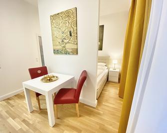 Steiner Residences Vienna Reumannplatz - Wien - Essbereich