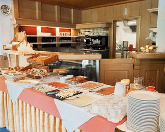 Schwarzer Adler - Tesimo - Buffet