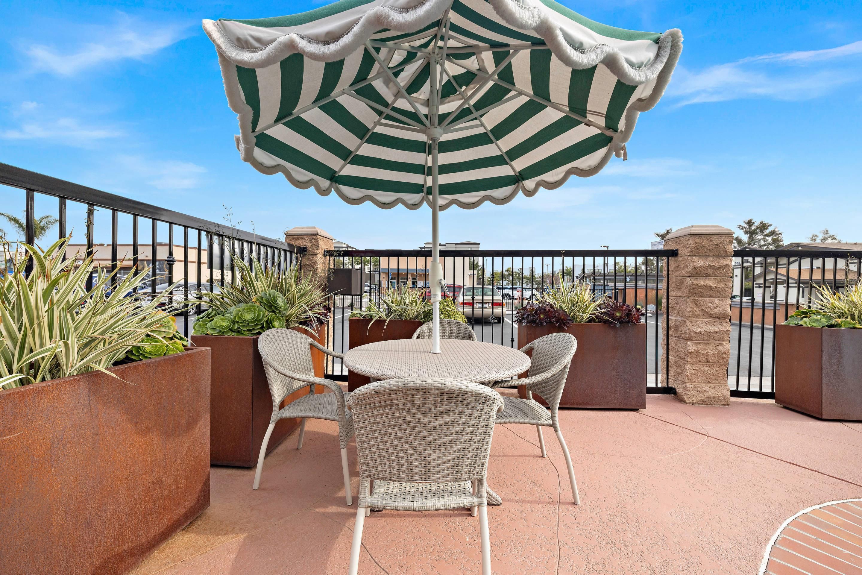 Econo Lodge Inn & Suites Escondido Downtown - Escondido - Balkon