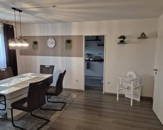 Neu 4 Zi Kü Bad Coll-mar - Neunkirchen - Jadalnia