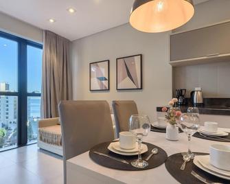 Mhfs Apartamentos Com Vista Mar Itapema - Itapema - Dining room