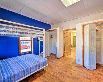2 Mi to Ice Caves Pet-Friendly Eben Junction Apt - Chatham - Habitación