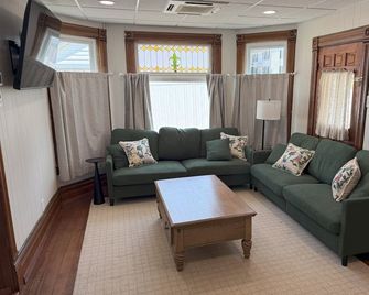 3-bedroom Cozy Home Close to Santa Claus, IN and Holiday World - Ferdinand - Living room