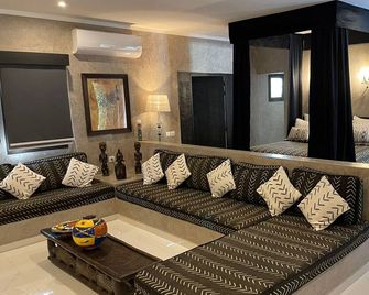 Villa Petit Paradis Boutique Hôtel - Ngaparou - Wohnzimmer