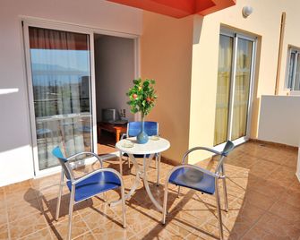 Pelopas Resort - Tigaki - ระเบียง