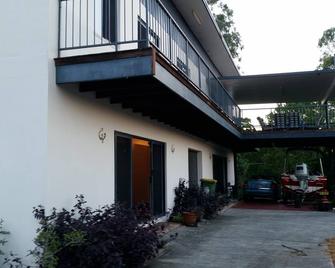 Edens Landing Apartment - Logan Village