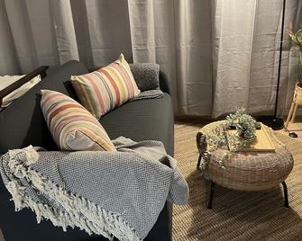 Stunning 1-Bed Apartment in Tampere - Nokia - Living room