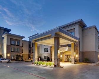 La Quinta Inn & Suites by Wyndham Tyler - University Area - Tyler - Κτίριο