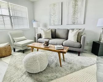Sandy Pointe #211- Bream Island - Fort Walton Beach - Living room