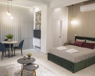 Stay Glam Skin Studio - Lefkoşa - Yatak Odası