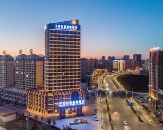 Qianxi Silk Road International Hotel (Zhangye High-speed Railway Station Branch) - Zhangye - Building