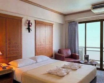 Maneerote Hotel - Surin