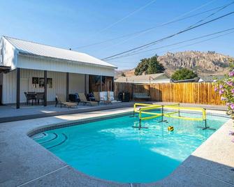 Sunny Pool & Hot Tub House - Wenatchee - Piscina