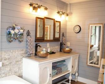 Stonehaven Cottages - \'The Birchview Suite Duplex - Upper Level\' - Rice Lake