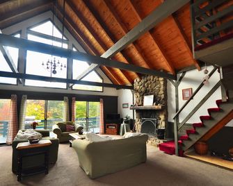 Large chalet with private hot tub and great views close to North Conway town - North Conway - Salon