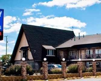 Midway Inn & Suites - Oak Lawn - Building