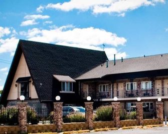 ميدواي إن آند سويتس - اواك لاون - مبنى