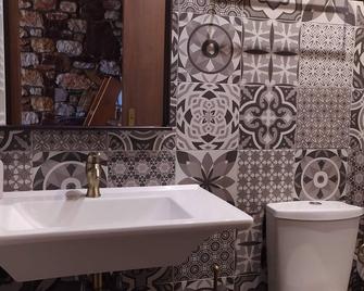 Rustic House Smaro - Embonas - Baño