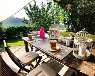 Country House / Farm House in Massa E Cozzile with 2 bedrooms sleeps 5 - Massa e Cozzile - Patio