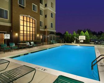 King Studio Near Bwi Airport. Free Breakfast, Outdoor Pool | Staybridge - Linthicum Heights - Pool