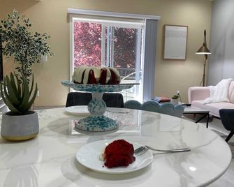 Lovely w/amazing decor-Great Location-2Parking Sp - Santa Clara - Salle à manger