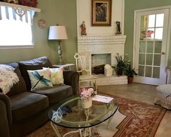 Bed and Breakfast in a quiet country setting - Malakoff - Living room
