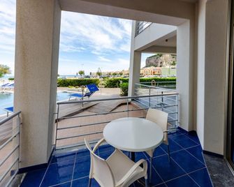 Astro Suite Hotel - צ'פאלו - מרפסת