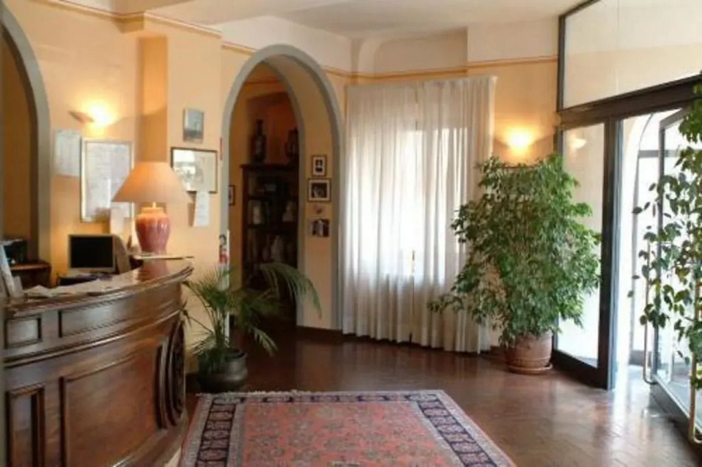 هوتل كافي فيردي - 24 هورز ريسيبشن - بيسا - ردهة