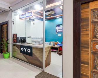 Hotel O Downtown Rooms & Banquet - Darbhanga - Front desk