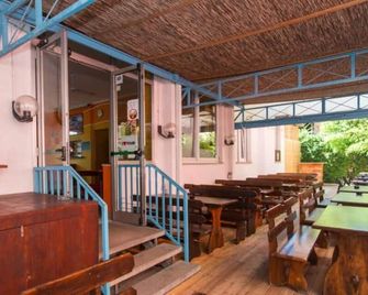 Sunflower Beach Backpacker Hostel & Bar - Rimini - Restaurant