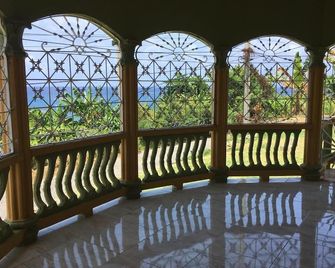 The villa with ocean view - Manchioneal - شرفة