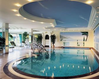 Lohmann's Romantik Hotel Gravenberg - Langenfeld - Piscina