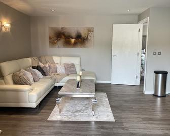 Hideaway Bay - Swansea - Living room