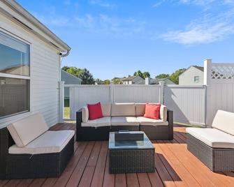 Tranquil Pet Friendly Retreat 3 Bedroom Residence by Estephanie Valdez - Reynoldsburg - Балкон