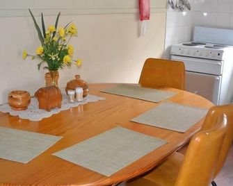 Explorers - 'business as usual' - Puerto Augusta - Comedor