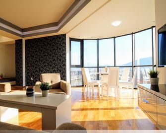 Luxury Skopje Apartments - Skopje - Huiskamer