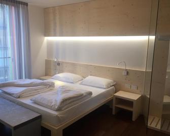 Komodo short stay apartments - Trento - Bedroom