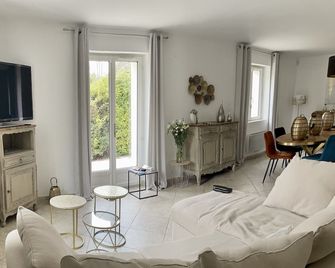 La Luberonne gordes - Gordes - Living room