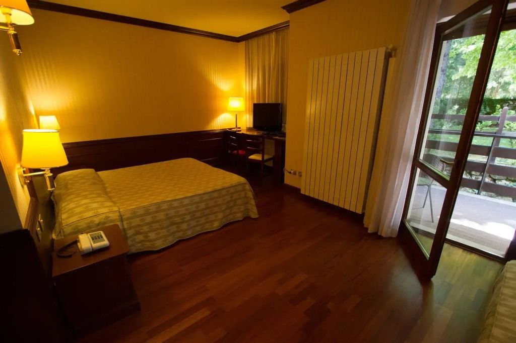 هوتل كورونا