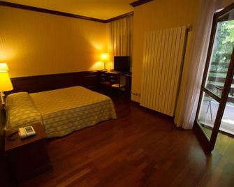 Hotel Corona & Spa - Pescasseroli - Bedroom