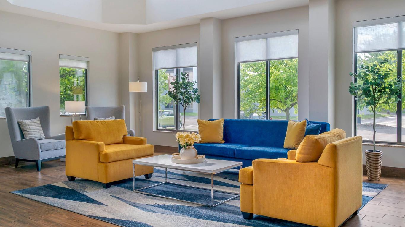 Comfort Suites Auburn Hills-Detroit