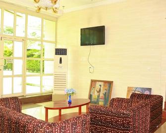 Carlcon hotel - Calabar - Living room