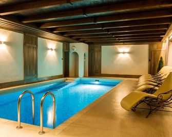 Boutiquehotel Säumler - Zell am Ziller - Piscina