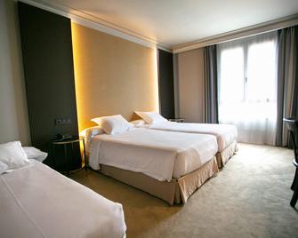 Hotel Sercotel Ciudad de Oviedo - Oviedo - Bedroom