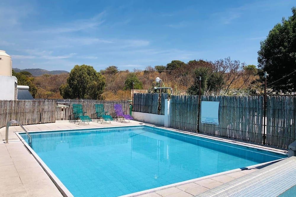 مونتانا - إكستابان دي لا سال - حوض السباحة