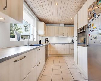 Cozy And Spacious Townhouse In Aars - Års - Cucina