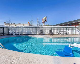 Rodeway Inn Augusta South - Augusta - Pool