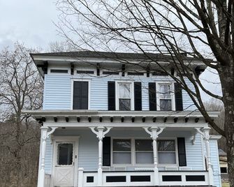 Golf, Ski, Hike great for wedding guests - Roxbury - Edificio